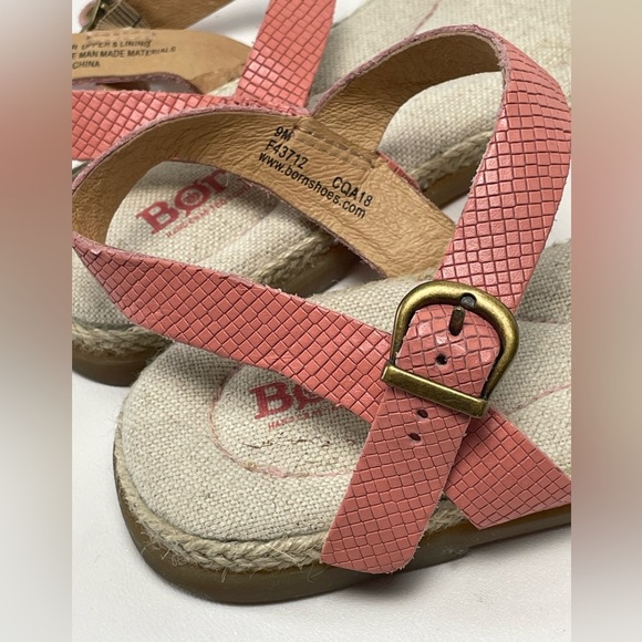 BORN Pink Peach Snake Embossed Ankle Strappy Flats Sandals Women size 9M - Picture 5 of 8